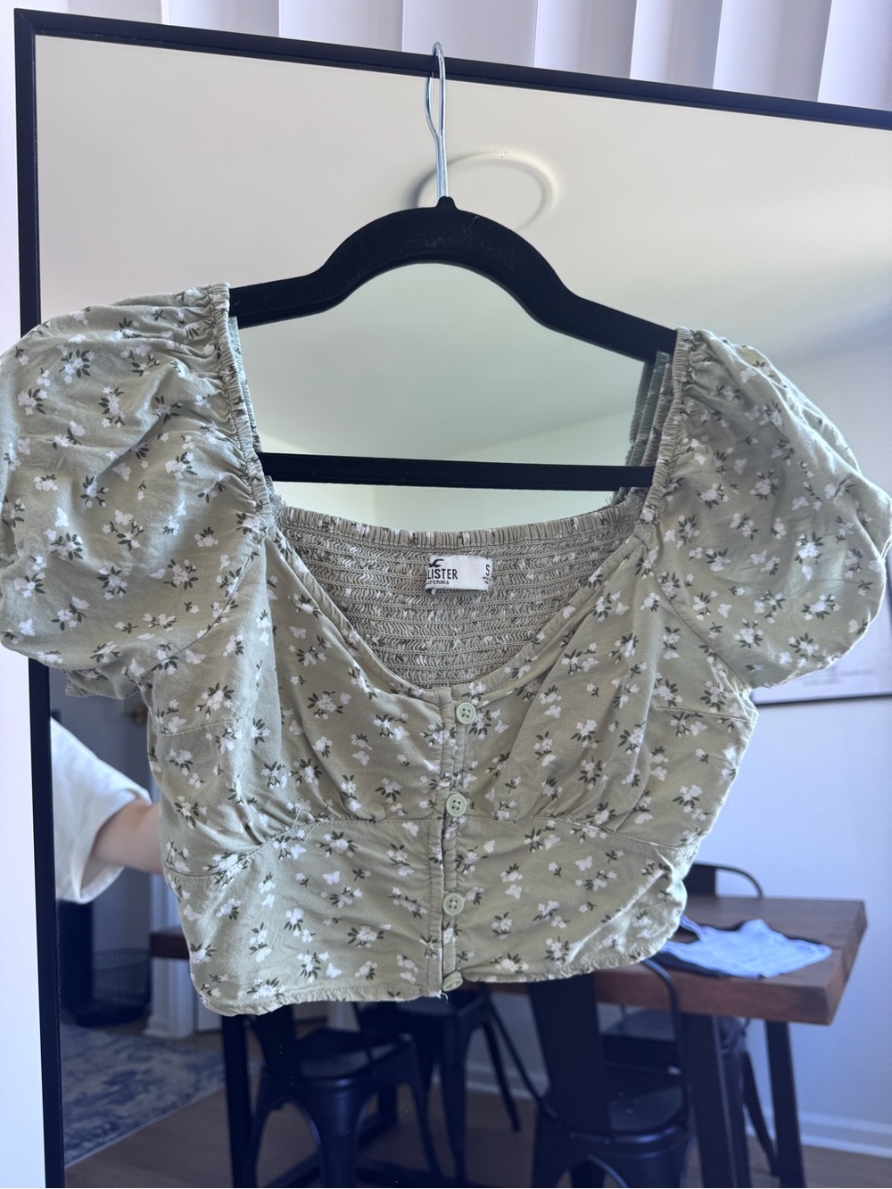 Hollister Sage Green Floral Puff-Sleeve Crop Top